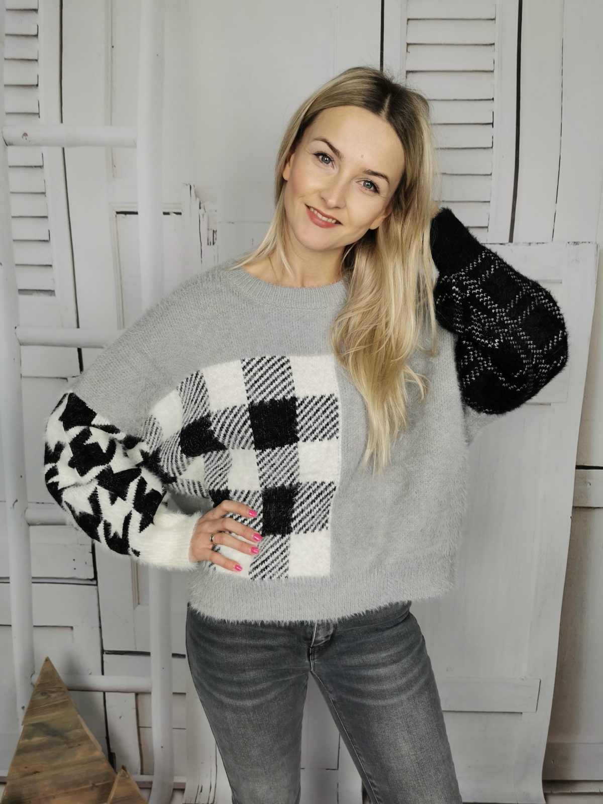 sweter szachownica