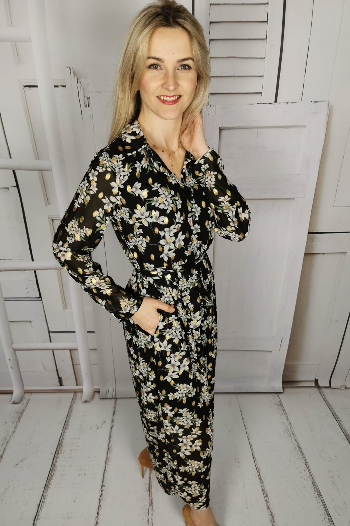 SUKIENKA W KWIATY SUKIENKA SZMIZJERKA CZARNA SUKIENKA W KWIATY SUKIENKA WIĄZANA W PASIE SUKIENKA W RUMIANKI